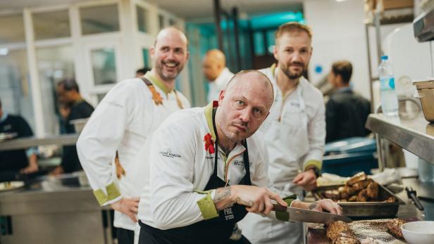 In der Küche Ørjan Johanessen, Christopher Haatuft und Sebastian Gibrand beim Constance Festival Culinaire auf Mauritius