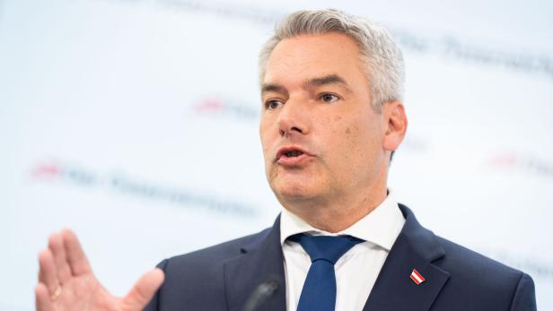 ÖVP-"Leistungskultur": Nehammer will Betriebe nach Österreich locken