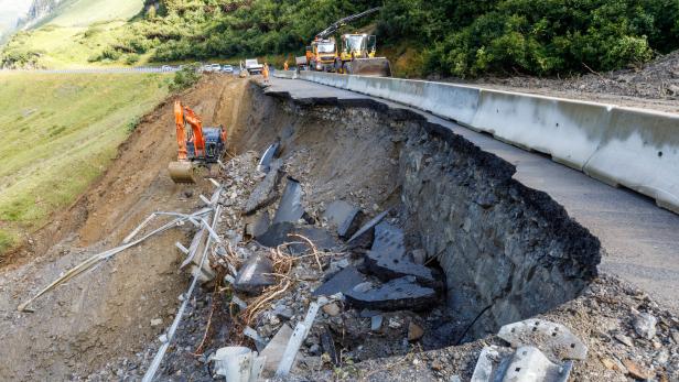 In den alpinen Regionen sind Straßenschäden wie zuletzt am Arlbergpass besonders hoch