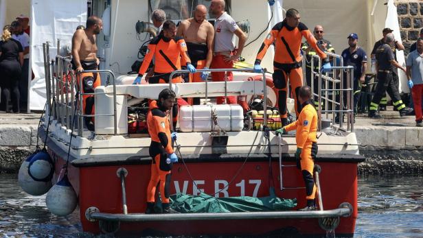 Schiffsunglück vor Palermo: Reederei plant Bergung und Treibstoffabpumpung