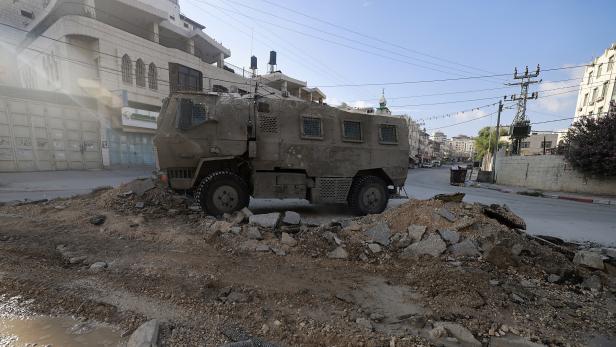 Israelisches Militärfahrzeug in Tulkarem