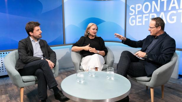 Wissenschaftstalk &quot;Spontan gefragt&quot;: Moderator und Genetiker Markus Hengstschläger (re.) diskutierte mit seinen Gästen Verena Scheitz und Georg Langs über das Thema &quot;Künstliche Intelligenz in der Medizin&quot;.