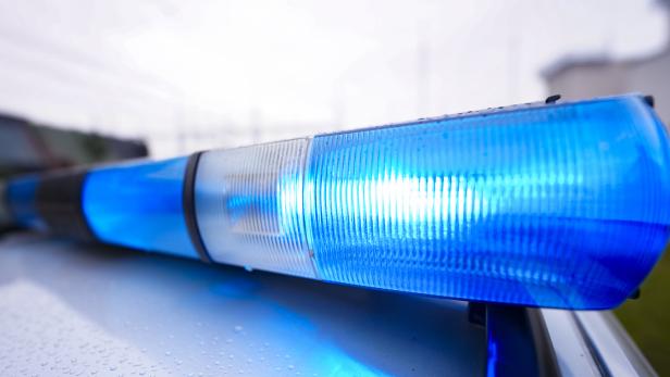 Die Polizei eilte in der Nacht in die Breitenseer Straße