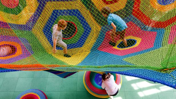 Klettern, hüpfen, laufen: Wo ein Haus für Kinder gebaut wurde