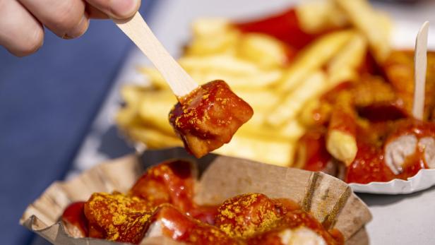 75 Jahre Berliner Currywurst – oder ist sie doch Hamburgerin?