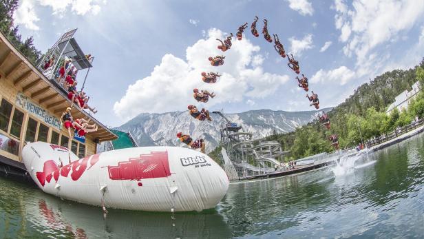 Mann nach Zehn-Meter-Kopfsprung in Tirol reanimiert