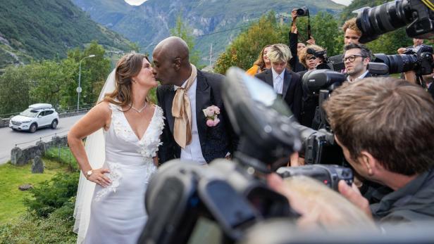 Norwegian Princess Martha Louise marries US businessman Durek Verrett