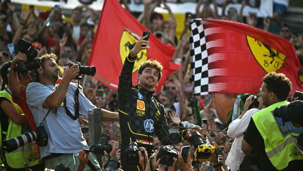 Charles Leclerc ließ sich von den Ferrari-Fans feiern