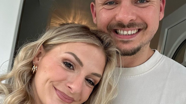 Das Influencer-Pärchen hat in der letzten Zeit immer mehr mit gesundheitlichen Problemen zu kämpfen. Healthy Mandy & FitnessOskar