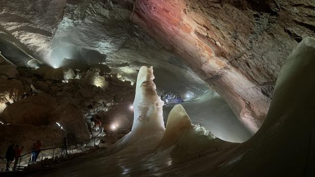 Zerbrechliche Töne in der Eishöhle des Zauberbergs