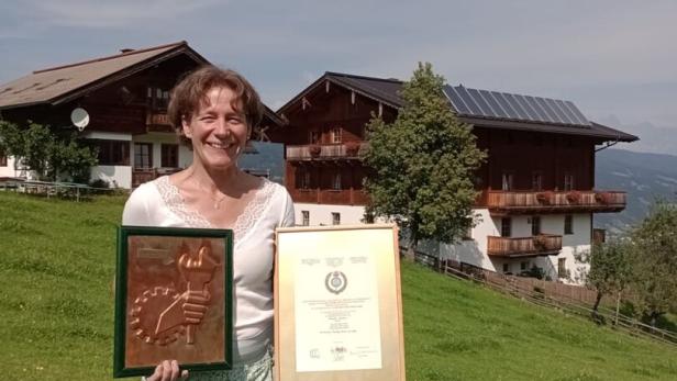 Heute leitet Barbara Huber den Bergbauernhof „Pertillbauer“ in Feuersang bei Flachau