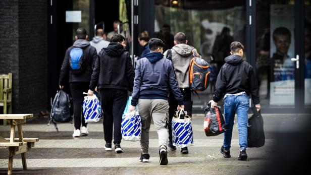 Auf die Straße setzen, an der Grenze abweisen? Was Asylsuchenden drohen könnte