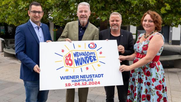 Das &quot;Ö3 Weihnachtswunder&quot; war und ist eine Initiative aller im Gemeinderat vertretenen Fraktionen - Gemeinderat LAbg. Philipp Gerstenmayer, Bürgermeister Klaus Schneeberger, Zweiter Vizebürgermeister LAbg. Rainer Spenger und Stadträtin Selina Prünster freuen sich über den Zuschlag!