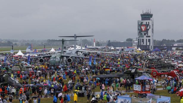 Besucher bei der Airpower