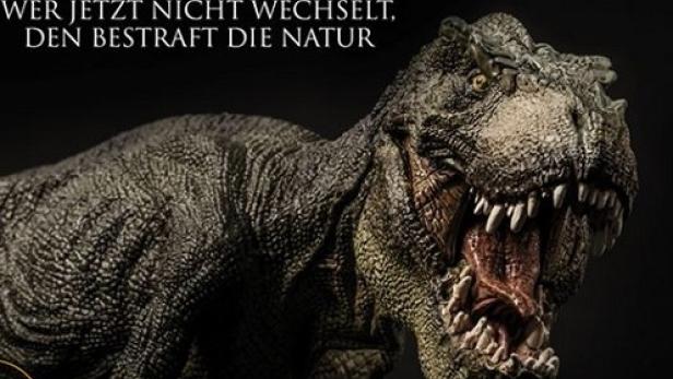 Ein bedrohlich wirkender Tyrannosaurus Rex mit geöffnetem Maul vor dunklem Hintergrund.