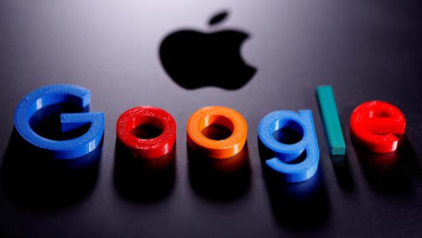 FILE PHOTO: FILE PHOTO: A 3D printed Google logo is placed on the Apple Macbook in this illustration