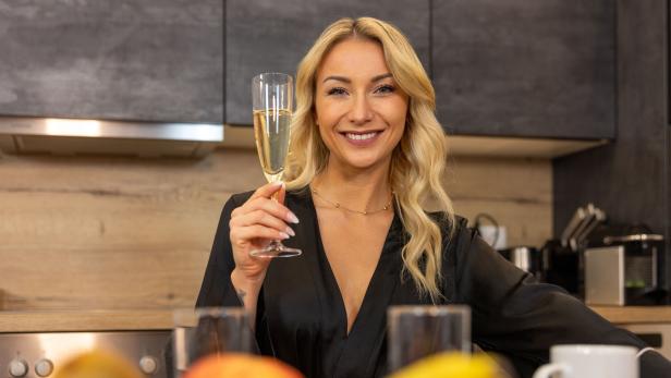 Mit wem Schlagersängerin Anna-Carina Woitschack ein Prosecco-Date hatte