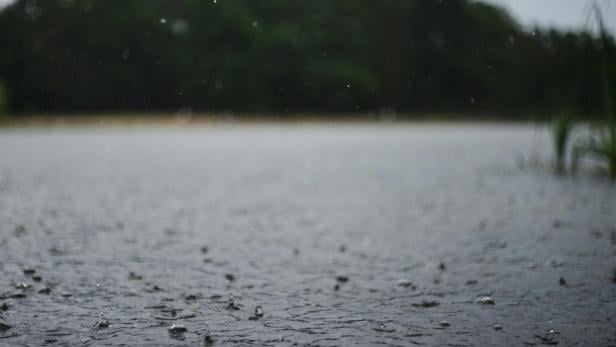 Regenwetter und Hochwasserwarnung