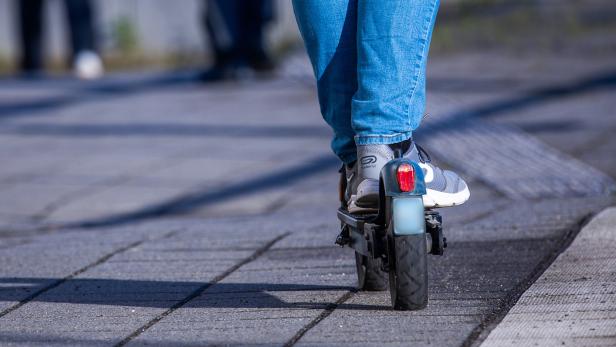 Akku von einem E-Roller soll zu brennen begonnen haben (Symbolbild)