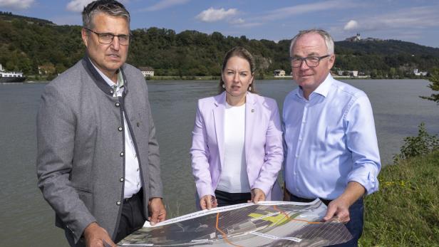 LH-Stellvertreter Pernkopf (r.) beim Lokalaugenschein mit dem Krummnussbaumer Bürgermeister Bernhard Kerndler