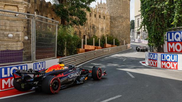 Max Verstappen gibt in Baku Gas