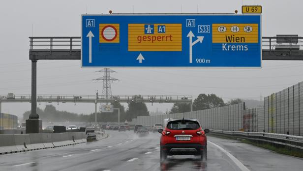 Autobahn überflutet: Totalsperre der A2 bei Traiskirchen