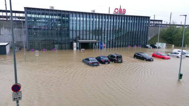 Extreme Unwetter: "Neue" Bahn-Weststrecke monatelang gesperrt