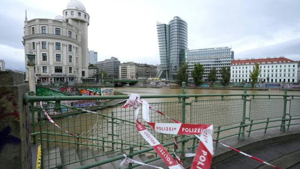 Hochwasserabsperrung am Donaukanal