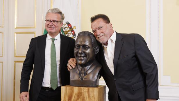 Schwarzenegger enthüllte in Graz Büste für steirischen Alt-LH Krainer