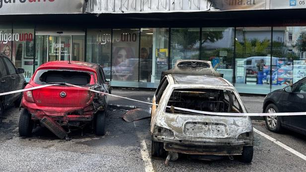 Mysteriöser Vorfall: Mitten in der Flut brannten in St. Pölten mehrere Autos