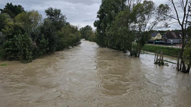 Unwetter: Aufräumarbeiten in NÖ + Lage an Leitha weiter angespannt