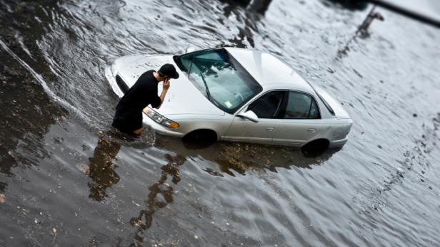 Auto im oder unter Wasser: Darf man noch starten oder nicht?