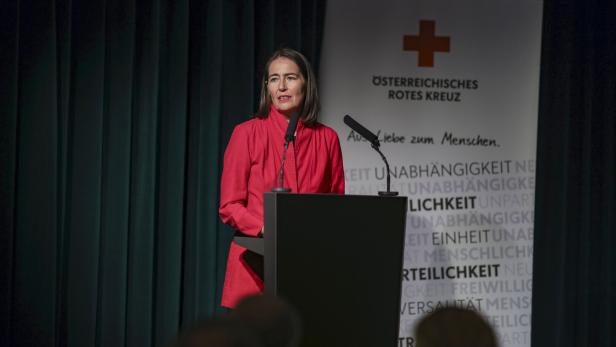 Rotes Kreuz ehrt Alexandra Föderl-Schmid: "Wegschauen ist keine Option"