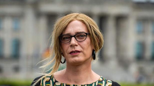 Transgender: Bundestagsabgeordnete provoziert mit sexy Bildern