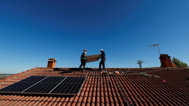 Solar panel installation on the roof of a home in Algete