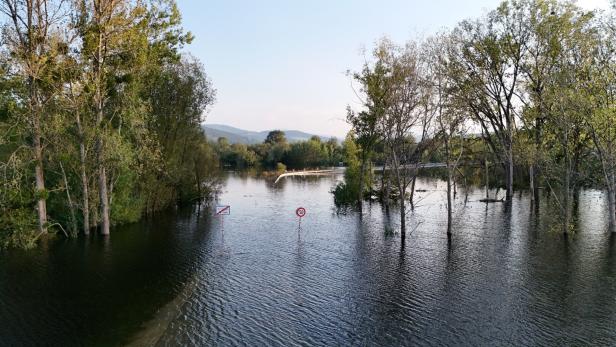 Folgen der Flut: Aufräumen geht weiter, Ärger um Diebe, Geologen gesucht