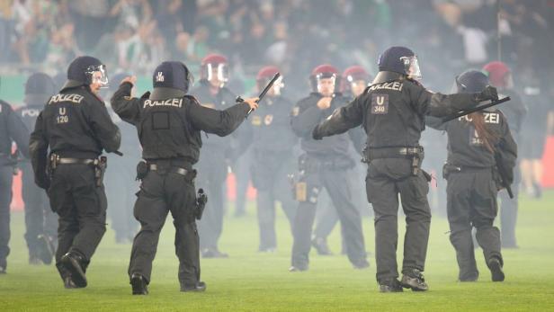 Bis zu 150.000 Euro Geldstrafe und Geisterspiele: Diese Strafen drohen nach der Derby-Schlägerei