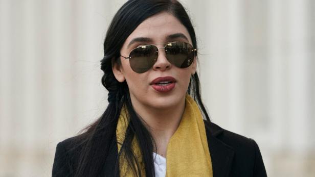 Emma Coronel Aispuro, die Frau von Joaquin „El Chapo“ Guzmán, trägt eine Sonnenbrille.