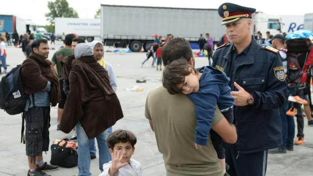 Bitte warten: Die ÖVP fordert, dass anerkannte Flüchtlinge keine volle Mindestsicherung beziehen dürfen