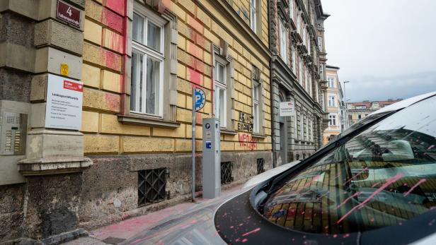 Alleine die Parteizentrale der ÖVP Tirol in Innsbruck wurde heuer drei Mal durch Farbattacken schwer beschädigt.