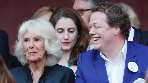 Königin Camilla und Sohn Tom Parker Bowles