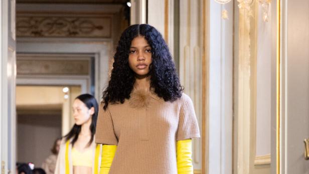 Lange Handschuhe sind angesagt.