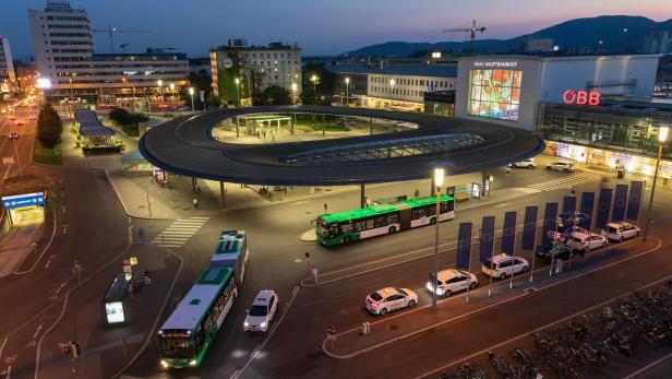 Grazer Bahnhöfe wegen Bombendrohung evakuiert: Kein Sprengstoff gefunden