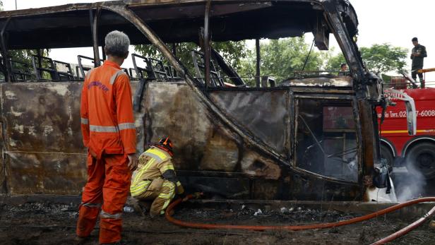 Schulbus-Unglück in Thailand fordert bis zu 25 Tote