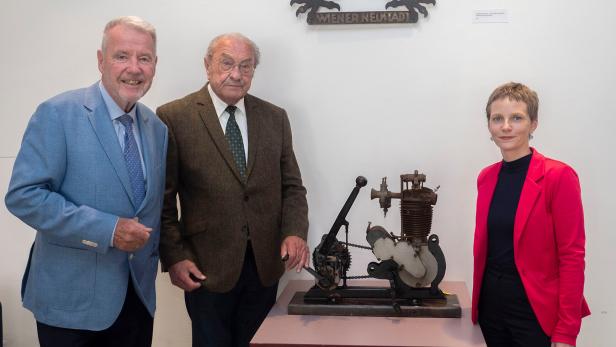 Bürgermeister Klaus Schneeberger, Hans Markowitsch und Museums-Leiterin Julia Schlager