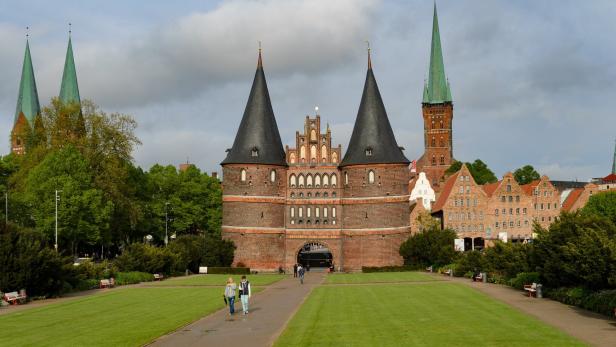 Das  spätgotische Holstentor in Lübeck