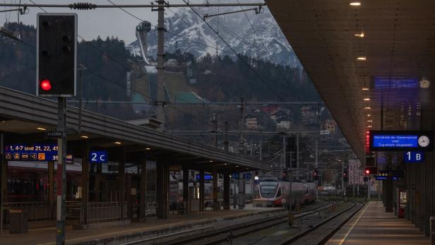 Bombendrohungen an Bahnhöfen: Auch Ermittlungen in Tirol