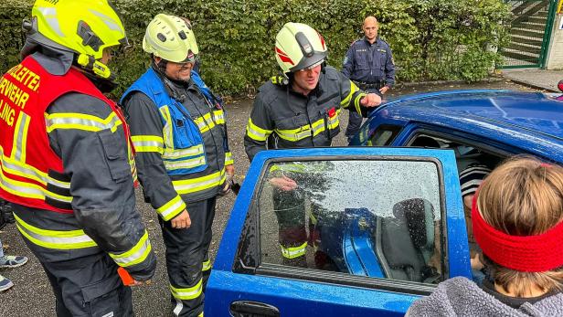 Der kleine Raphael war rasch wieder aus dem Wagen befreit