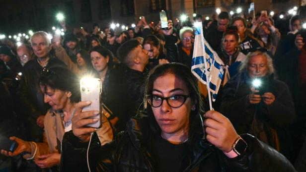 Rund 1.000 Menschen versammelten sich zu Gedenkfeier in Wien