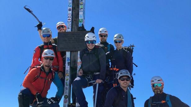 Gipfelfoto der Polizei-Alpinisten am Großvenediger auf 3.657 Meter Seehöhe